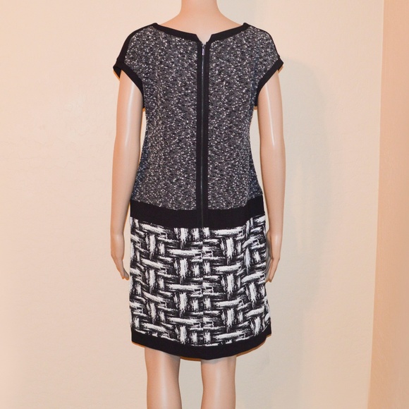 ANN TAYLOR Black & White Knit Abstract Shift Dress - Picture 5 of 6